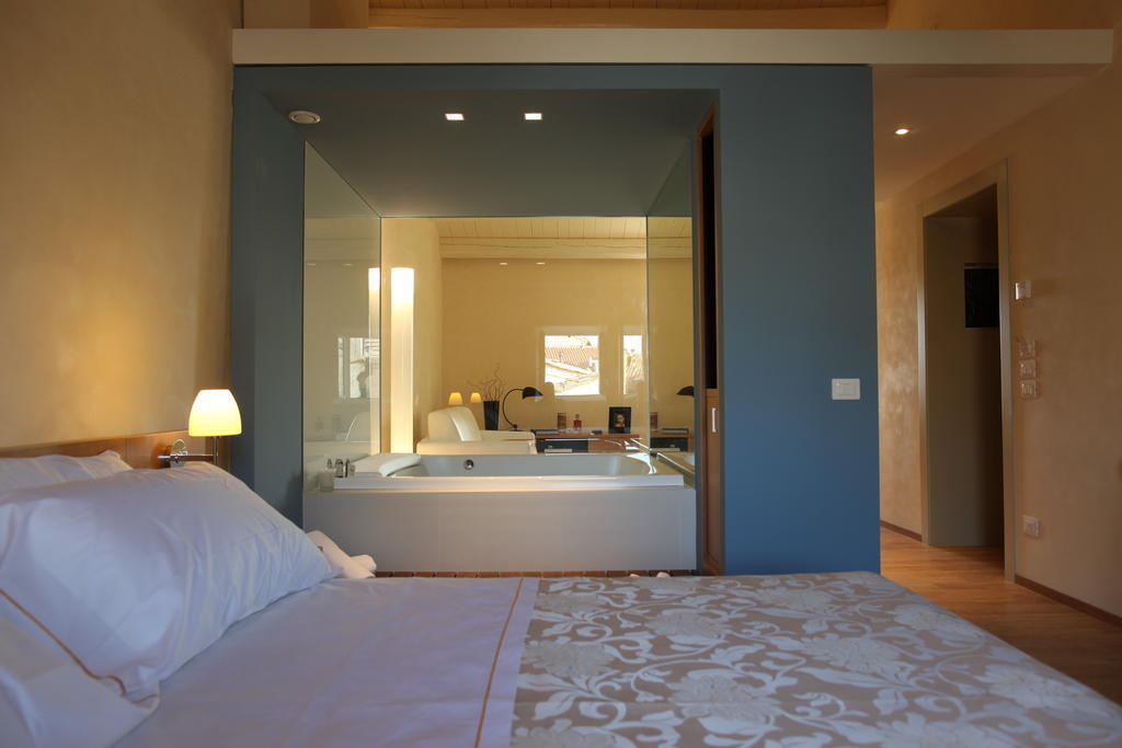 Hotel Relais Del Borgo Staffolo Habitación foto
