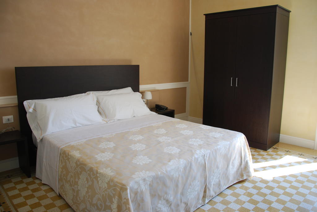 Hotel Relais Del Borgo Staffolo Habitación foto